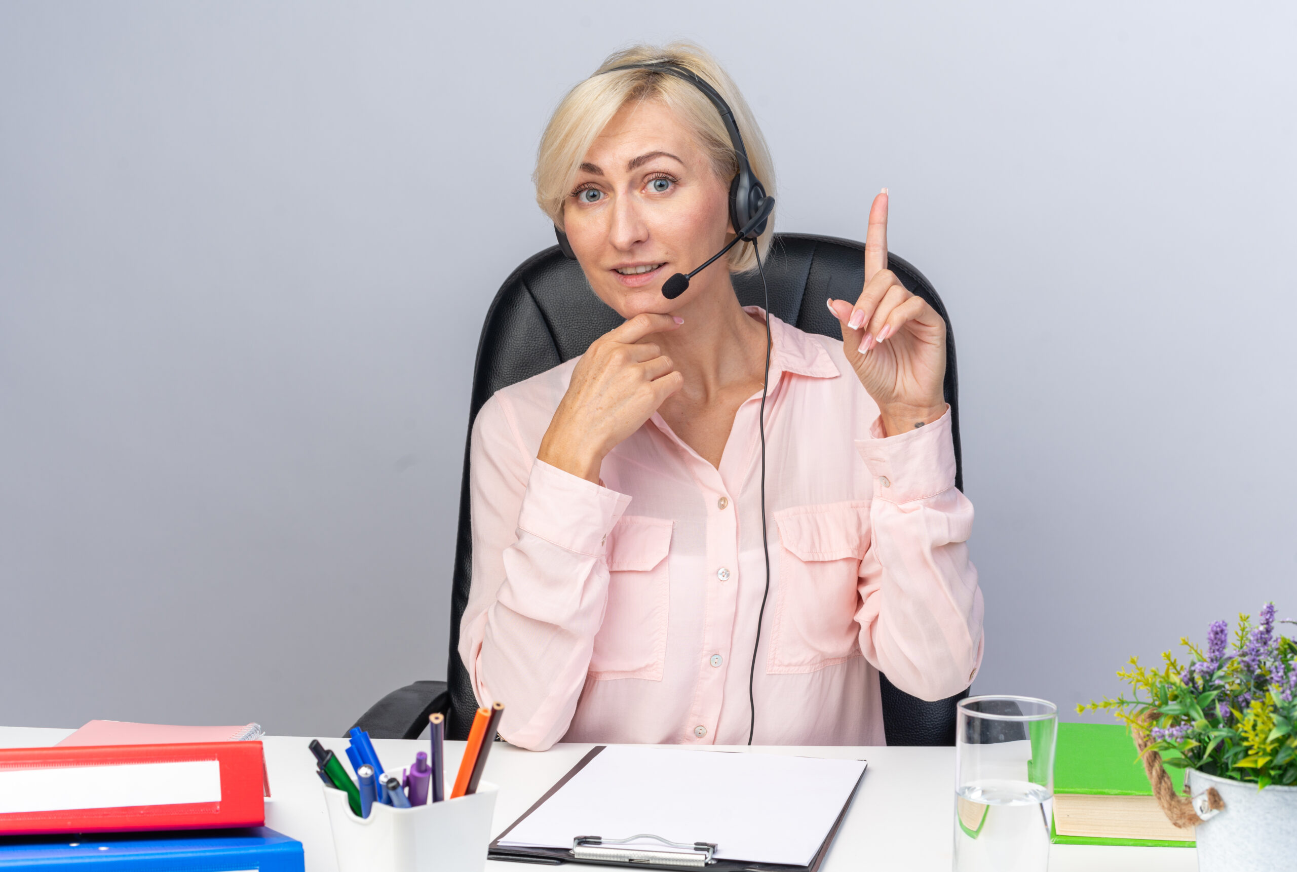 Top Benefits of Using a VoIP Dialer for Call Centers